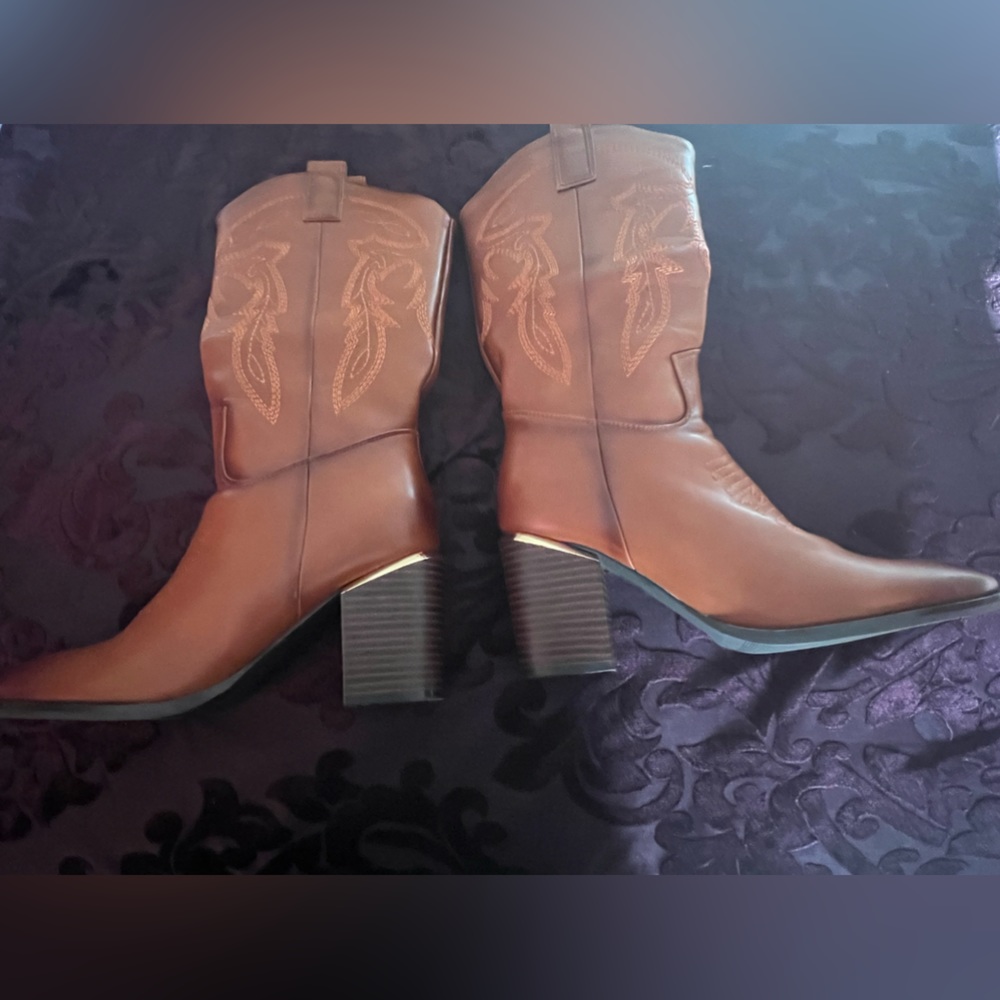 Camel western style boot